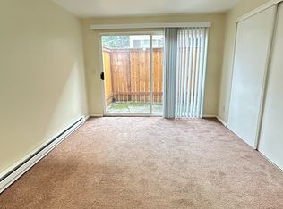 5033 15th Ave NE #1002, Seattle, WA 98105