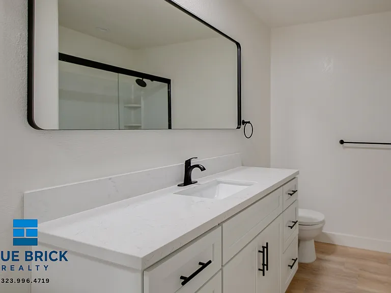 536 E Cypress Ave #301 — Photo 9