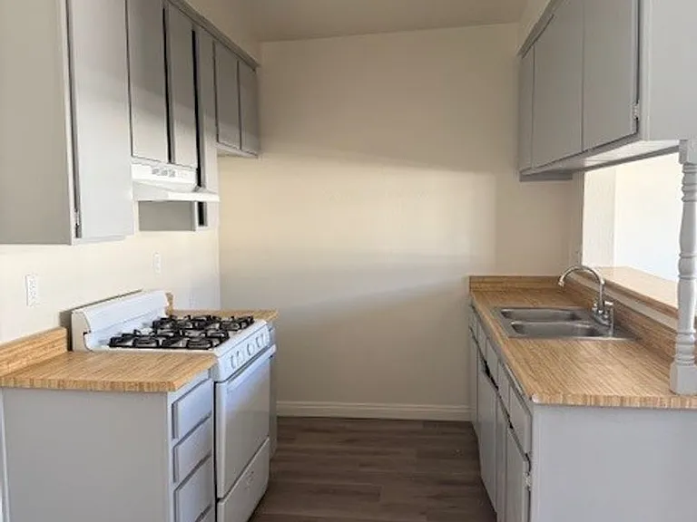 8541 Foothill Blvd., Sunland — Photo 21