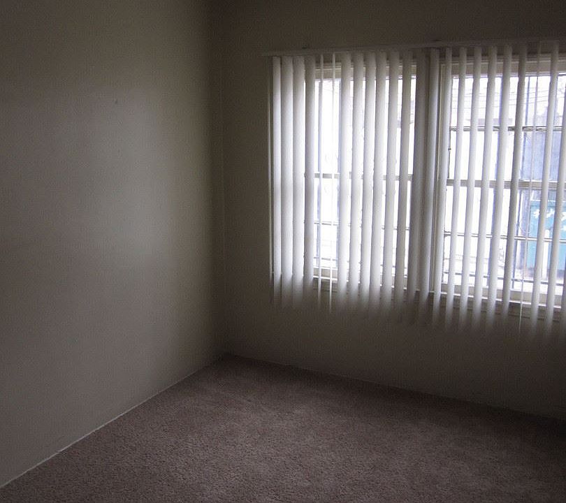 2nd image of 428 W 17th St