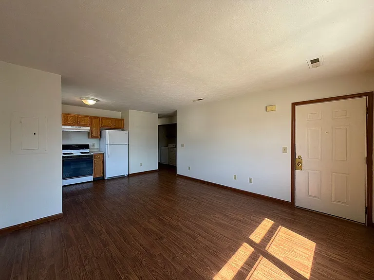 209 Stonewall Ct — Photo 2