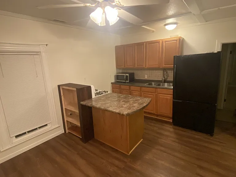 512 Hamlin St #2 — Photo 1