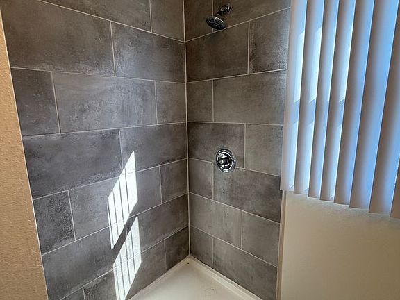 5th image of 810 N Bonnie Brae St #5