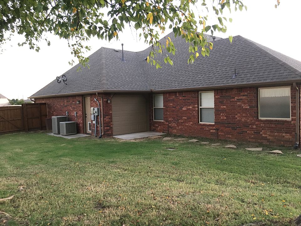 Rear tandem garage door 
