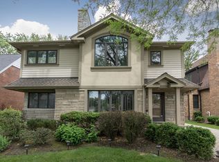 916 Saint James Pl, Park Ridge, IL 60068