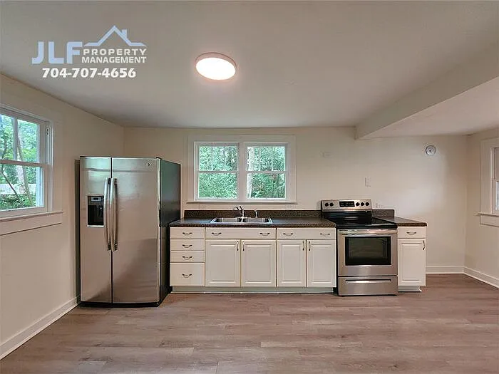 650 Harris St NW — Photo 4