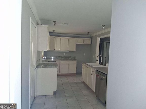 5th image of 1032 Valley View Rd SE