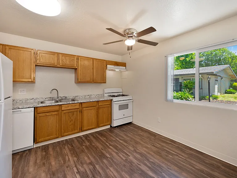 Autumn Woods Apartment Homes — Photo 7