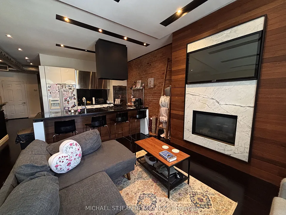 301 James St N #UPPER