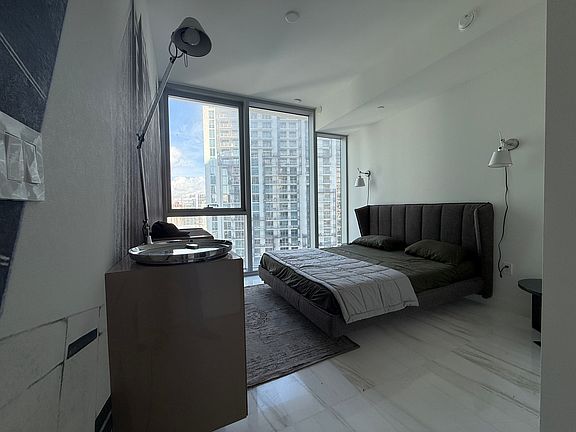 5th image of 300 Biscayne Boulevard Way #3308