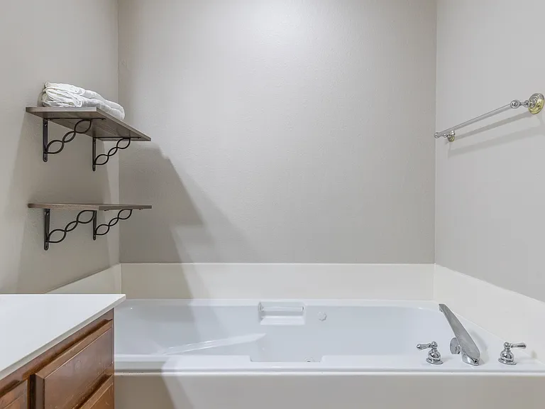 6670 Picadilly St — Photo 16