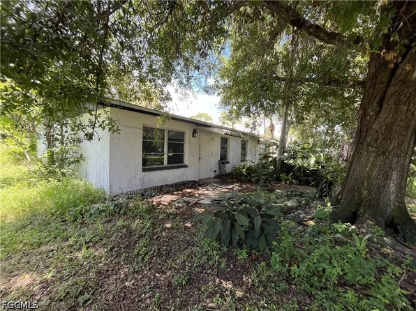 1265 Monica Ln, North Fort Myers, FL 33903