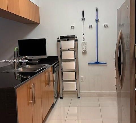 4th image of 1750 N Bayshore Dr APT 4506