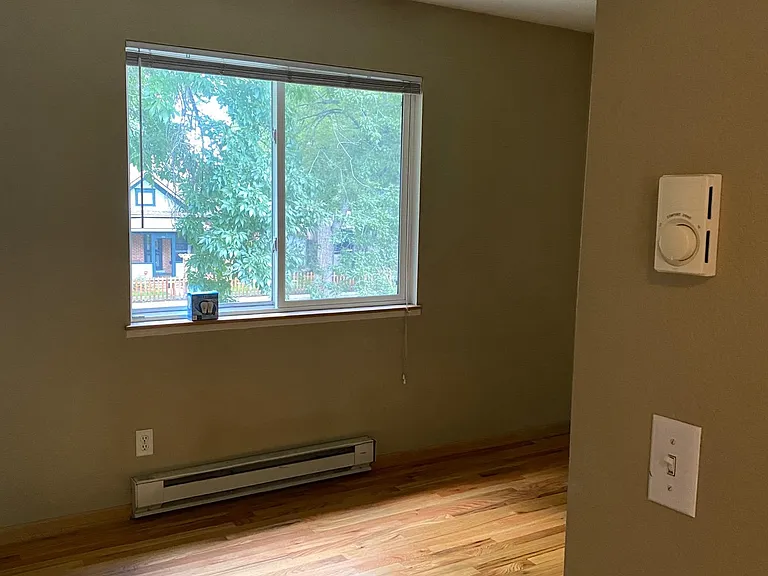 223 W Myrtle St — Photo 5