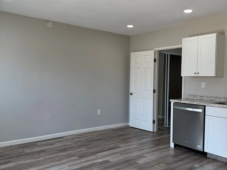 Upgraded 1BD/1BA Apartment in Lakeside, CA - 1/2 Off Move-In Special! — Photo 6