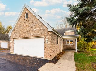 7 Meadow Trl W, Dekalb, IL 60115