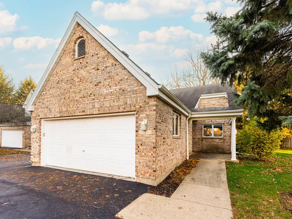 7 Meadow Trl W, Dekalb, IL 60115