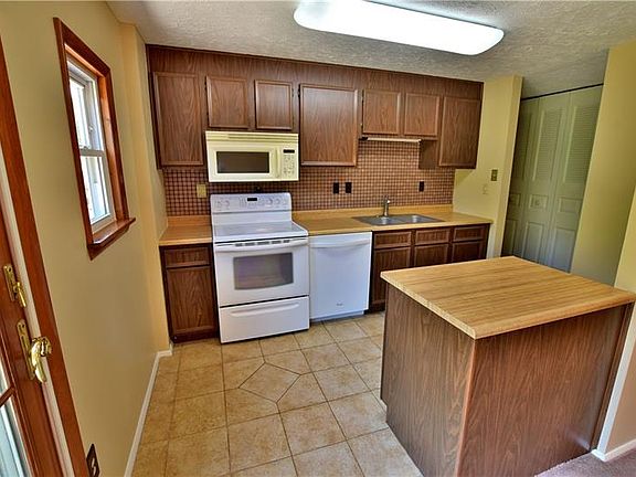3rd image of 3617 Falmouth Dr