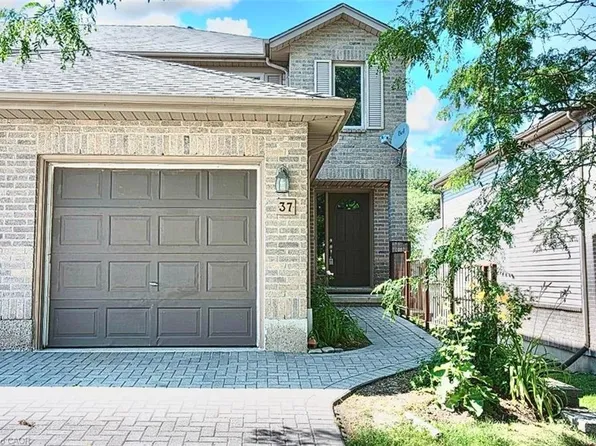 230 Blackhorne Dr #37, Kitchener, ON N2E 1Z4