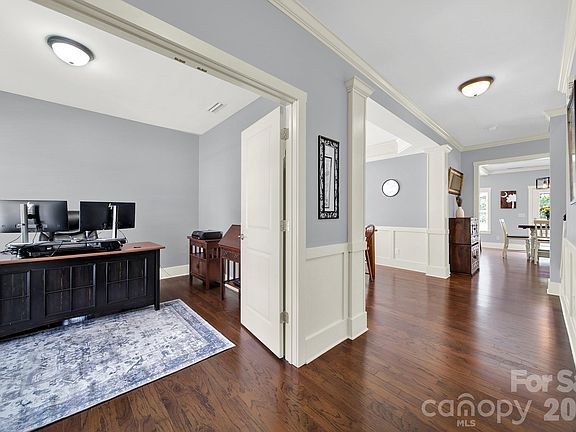 5th image of 2180 Bluebell Way