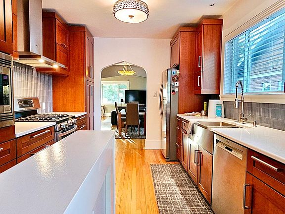 4th image of 801 S Gaylord St