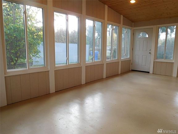 4th image of 4616 76th St E