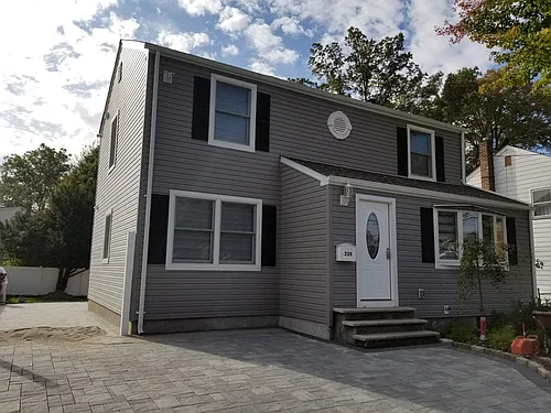 239 Boulevard Photo 1
