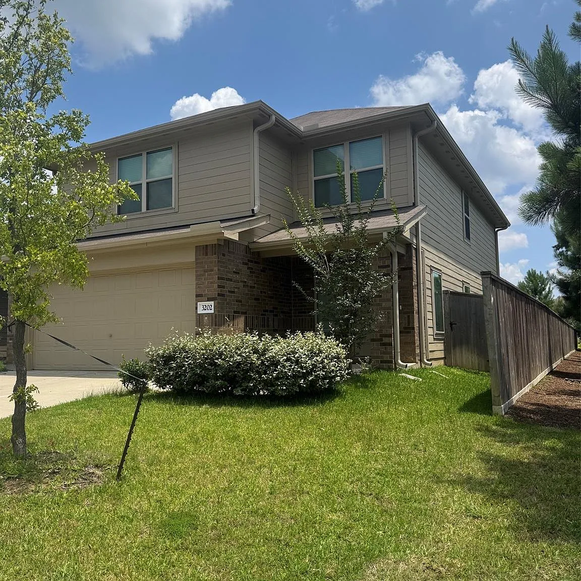 4 bed, 2.5 bath, 2229 sqft, $1,999 — Photo 3