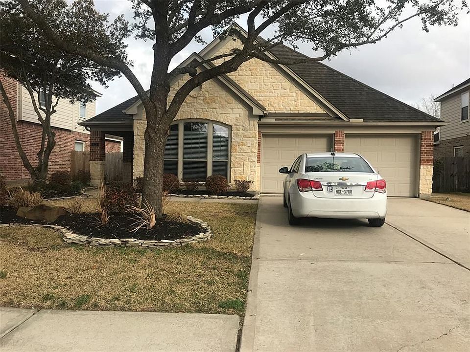 1st image of 420 Laddingford Ln