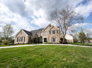 10456 Stonegate Dr, Fishers, IN 46040