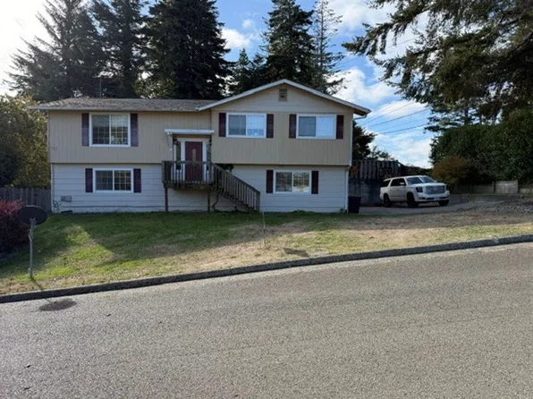 2480 13th St, North Bend, OR 97459