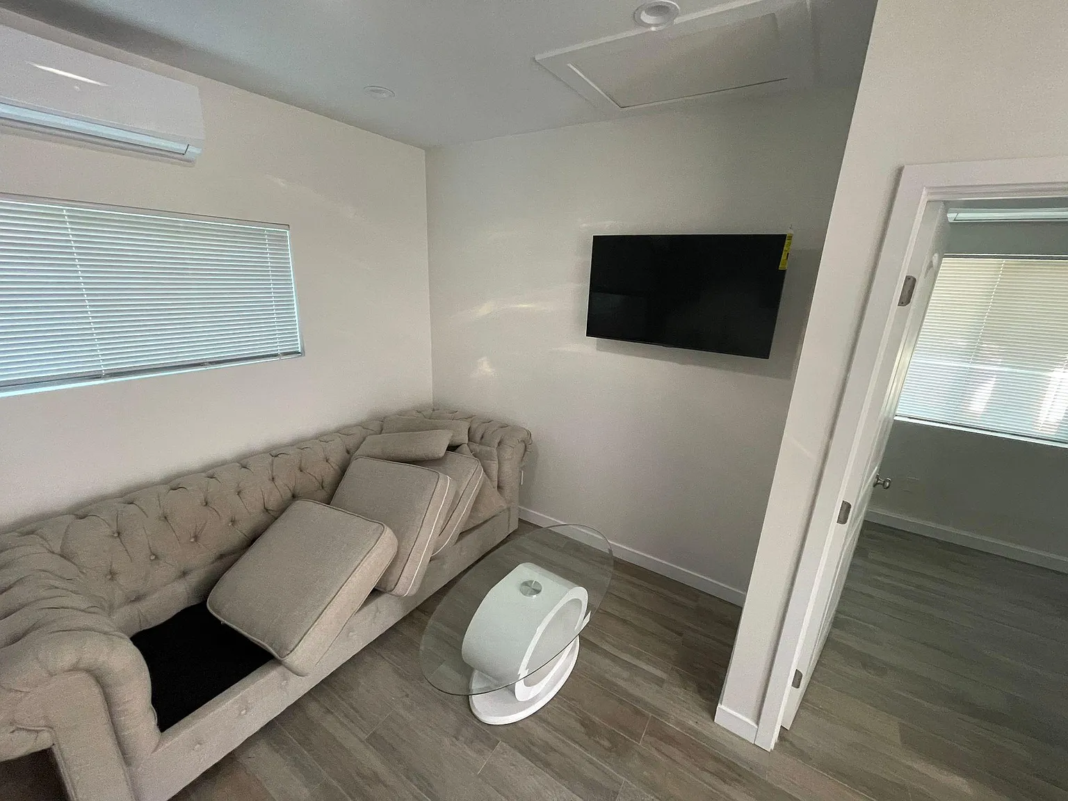 1 bed, 350 sqft, $1,900 — Photo 3