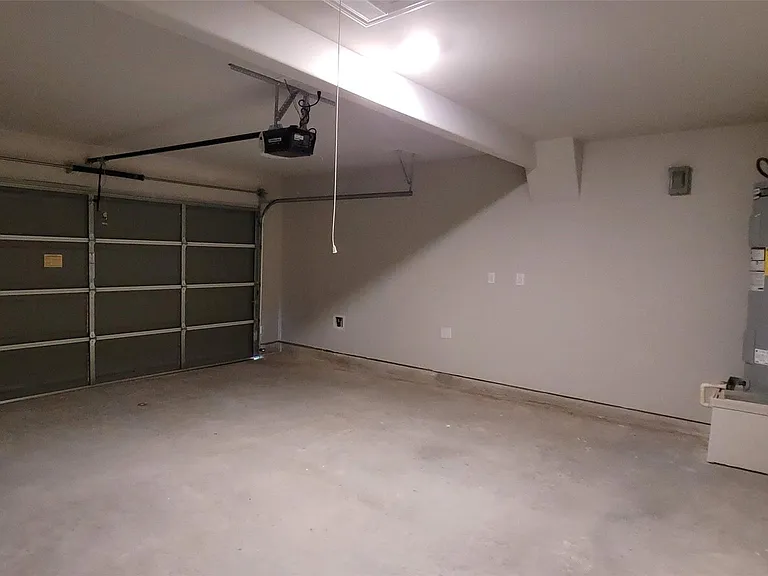 526 Dalloway St — Photo 29