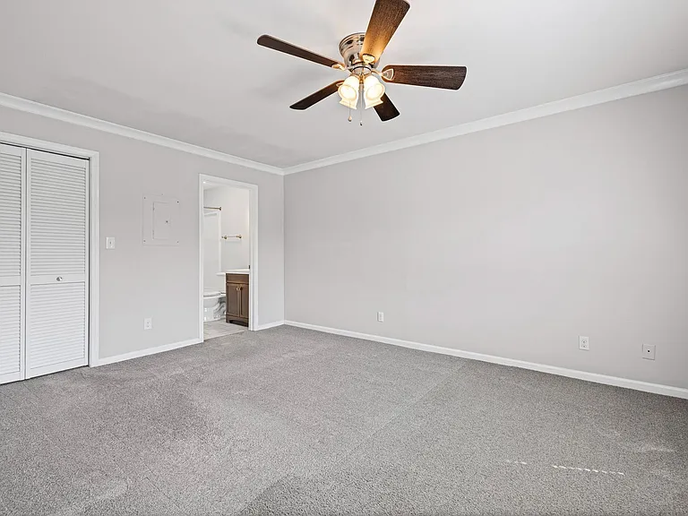 113 Stroupe Rd E — Photo 17