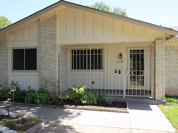 4th image of 2704 Charlesworth Dr