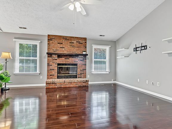 3rd image of 7541 Chris Anne Dr