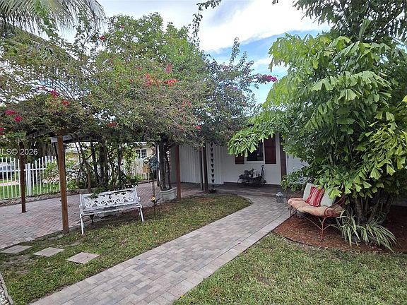 4th image of 3511 SW 105th Ct