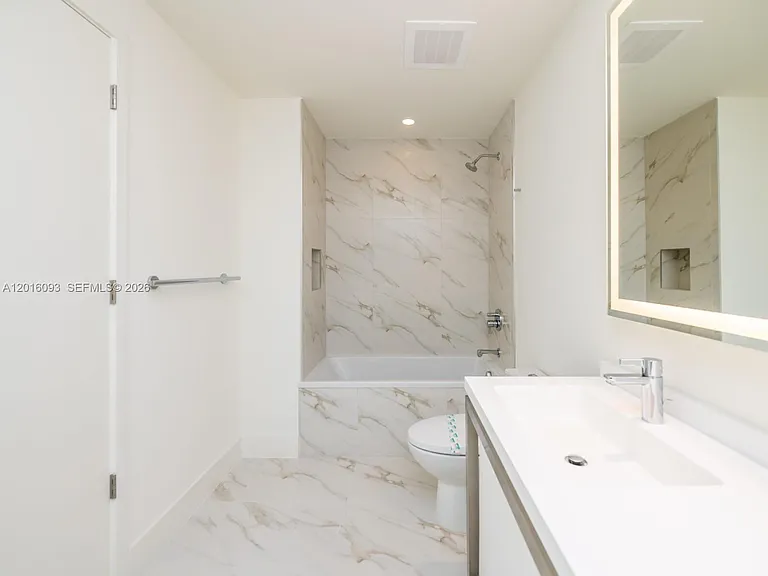 2000 S Metropica Way #2007 — Photo 23