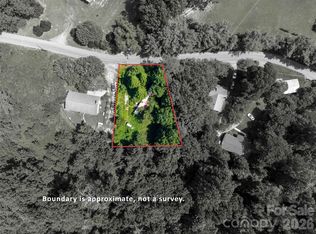 154 Pacolet St, Saluda, NC 28773