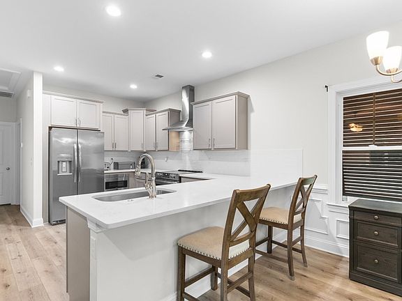 5th image of 129 Litchfield Landing