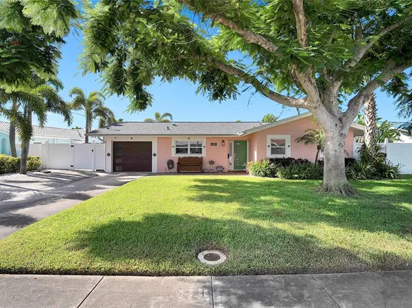 562 Lewis Blvd SE, Saint Petersburg, FL 33705