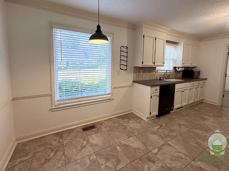 2071 Howlong Ave — Photo 8