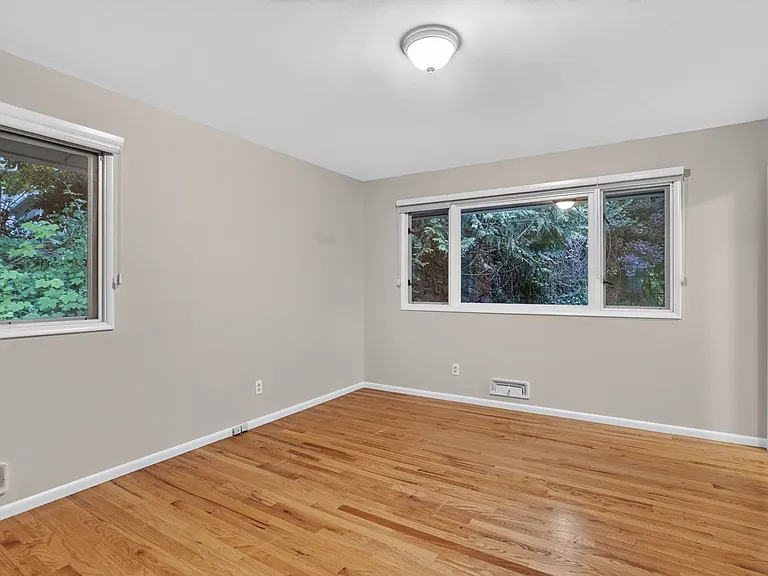 910 York Rd — Photo 9