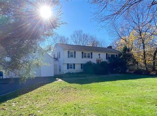3 Cholwell Pl, Norwalk, CT 06851