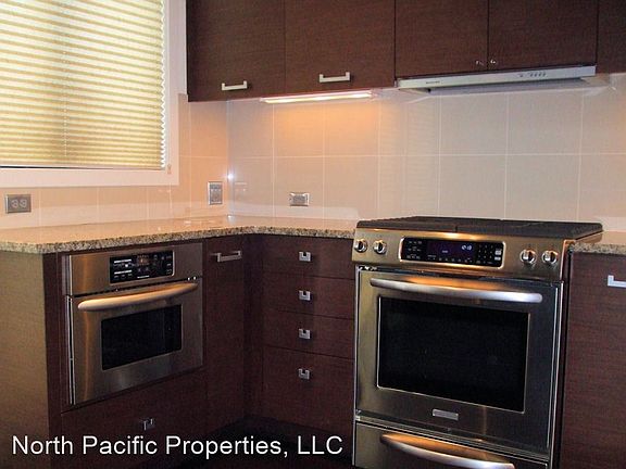 5th image of 10415 NE 12th Pl Unit 102