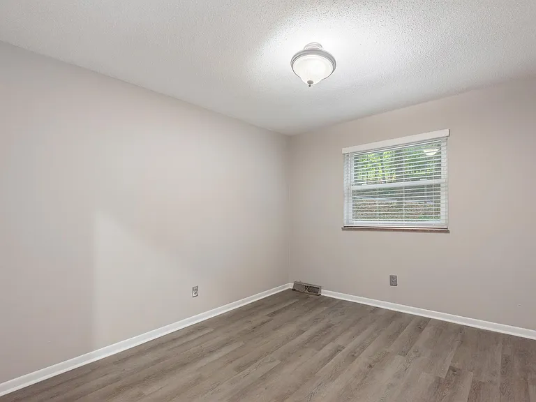 7201 Dogwood Dr — Photo 13