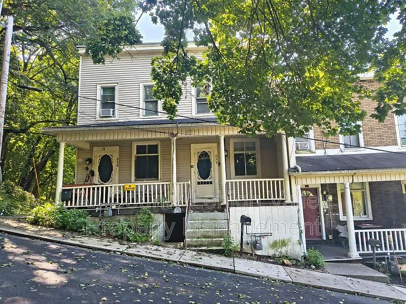 2 bed, 1.5 bath, 780 sqft, $1,595 — Photo 1