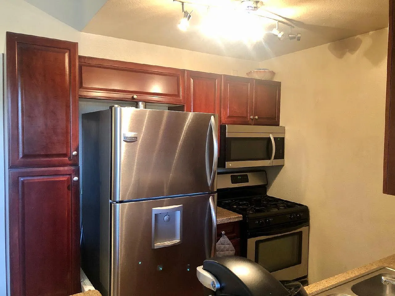 5520 Owensmouth Ave — Photo 4