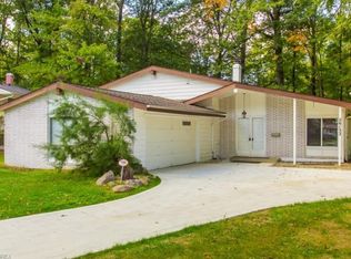 26132 Defoe Dr, North Olmsted, OH