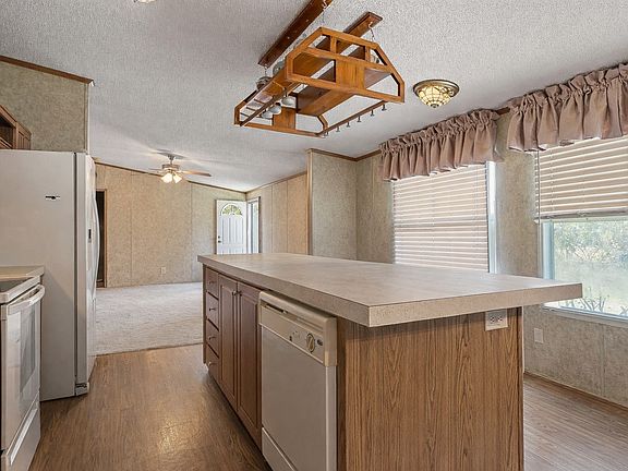 5th image of 318 Autumn Rd